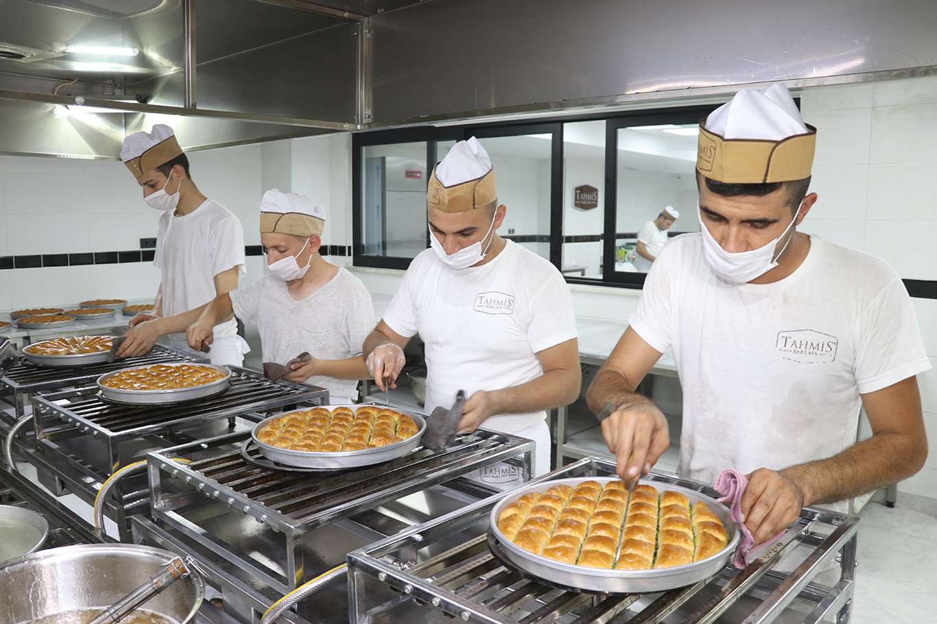 Baklavacılarda “tatlı” bayram telaşı Baklavacılarda “tatlı” bayram telaşı